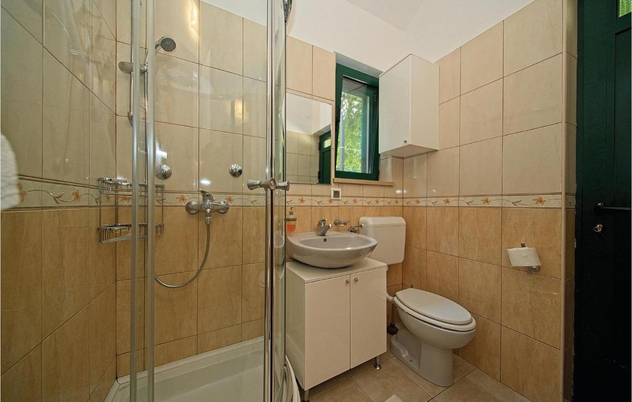 1 Bedroom Awesome Home In Postira Exterior foto